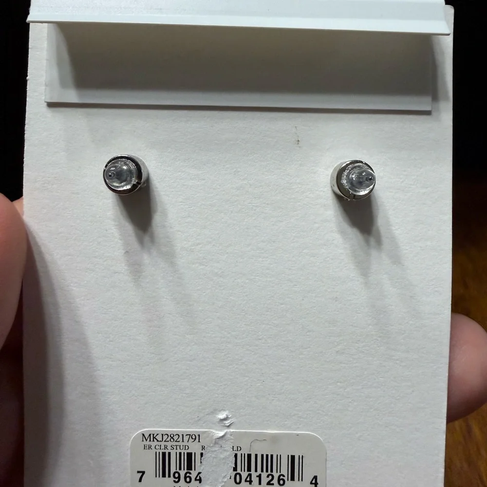 NEW Michael Kors Thin Heritage Heart Stud Earrings in silver-tone